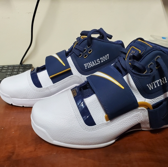 Sample lebron soldier p.e